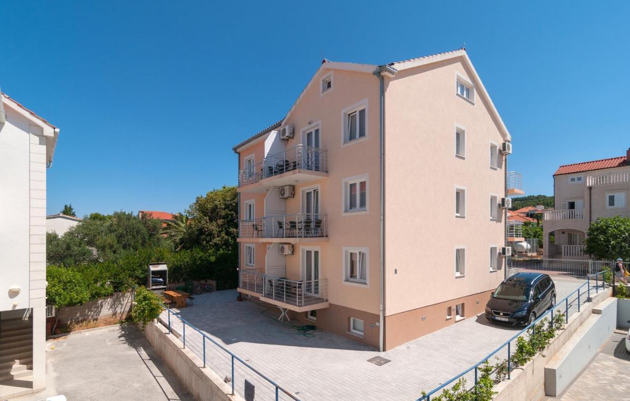 Apartments Island Beat Supetar Eksteriør bilde